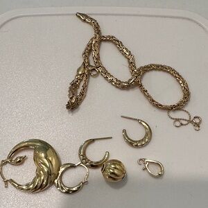 14 K gold pieces of jewelry